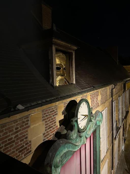 Superbe T2 A 200M De La Place Ducale Charleville-Mezieres Exterior foto