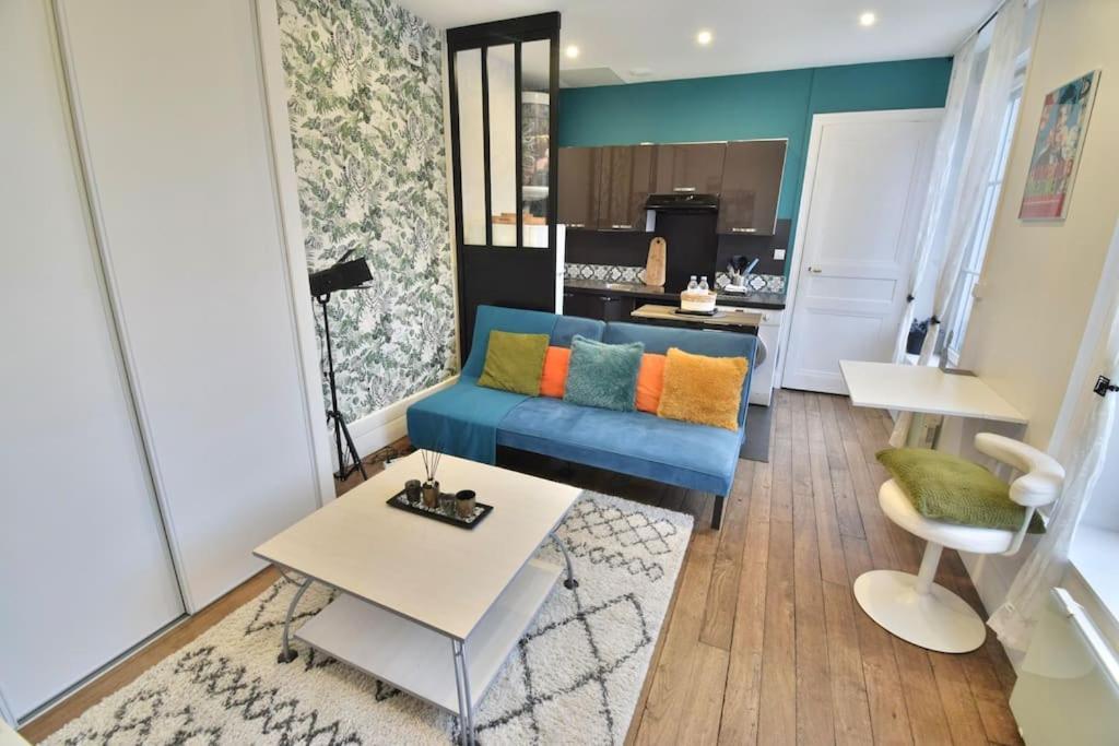 Superbe T2 A 200M De La Place Ducale Charleville-Mezieres Exterior foto