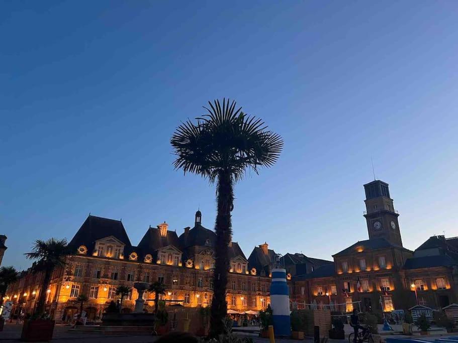Superbe T2 A 200M De La Place Ducale Charleville-Mezieres Exterior foto