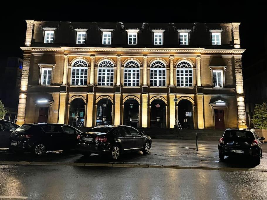 Superbe T2 A 200M De La Place Ducale Charleville-Mezieres Exterior foto